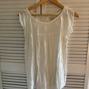 🪷Hinge Ivory Embroidered Top🪷